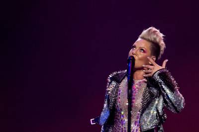 Artisten Pink skilles etter 20 år