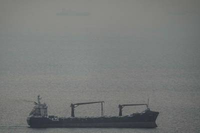 Trump advarer Iran mot å kreve betaling i Hormuzstredet