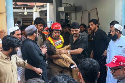 Minst 27 barn døde etter at et skoletak kollapset i Pakistan