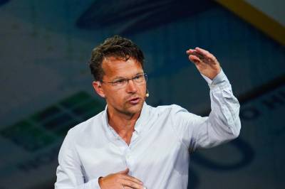 Bech Holte slår effektivt ben under sitt eget prosjekt