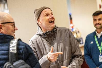 Møtt av VM-kaos i natt: – Cirkus Merano!