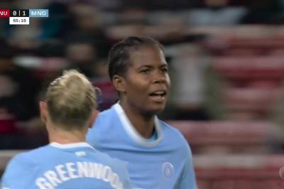 Khadija Shaw setter 1-0 mot Manchester United