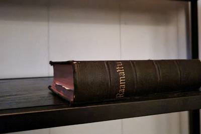 Jouluevankeeliumi kvääniksi ja norjaksi