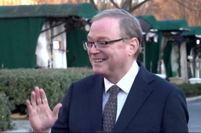 Han er en av Fed-favorittene og blant Trumps nærmeste allierte: – Riktig å senke rentene nå