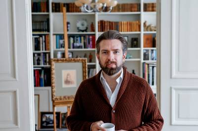 Stjernekunstneren går til angrep på KI: – Fører til fremmedgjøring