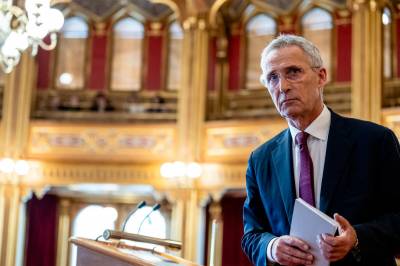 Stoltenberg ser til svenske og danske fond som mulige etiske modeller for oljefondet