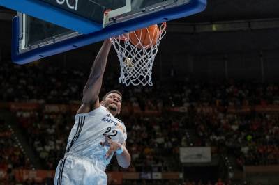 Real Madrid mister toppforsvareren Edy Tavares for resten av Euroleague-sluttspillet