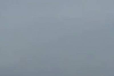 Her går mannen på isen i Bærøfjorden