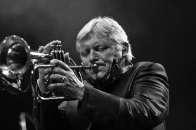 Palle Mikkelborg - Light