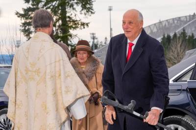 Kongen og dronningen i julegudstjeneste