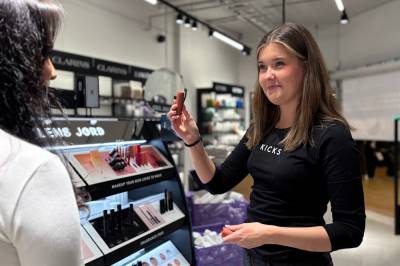 21-åring blir butikksjef i splitter ny butikk