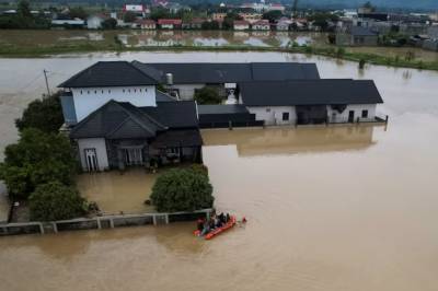 Flom og jordskred i Indonesia har ført til over 700 dødsfall