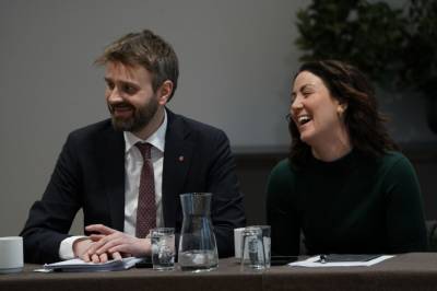 Dette svarer de om Støres beslutning