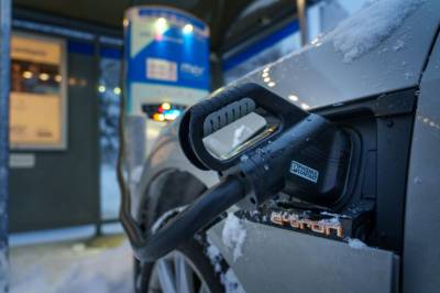 Rekordmange elbiler på veiene – slik unngår du ladekaos