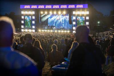 Problemet er ikke at folk snakker på konsert
