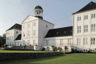 Fra slott til hytter – slik bor Europas kongelige om sommeren