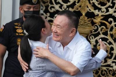 Thailands eksstatsminister prøveløslatt fra fengsel