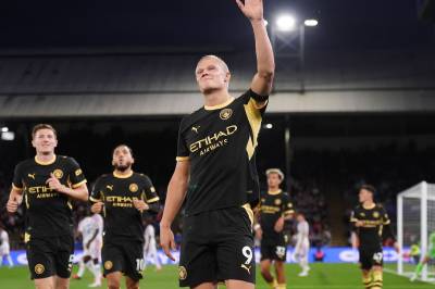 Haaland og Strand Larsen hedret kong Harald da City slo Crystal Palace