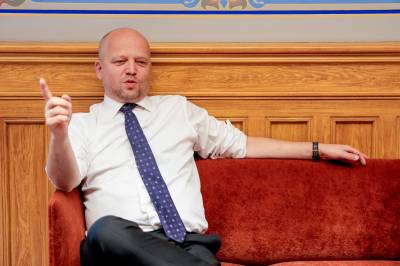 DN mener: Hvis regjeringen vil at folk skal jobbe mer, er det én skatt som peker seg ut