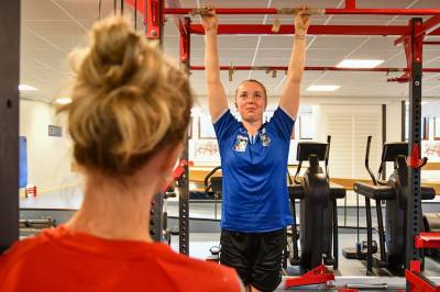 – Jenter i lagidrett bør starte med styrketrening tidlegare