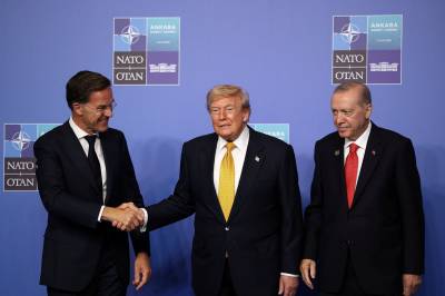 Trump møter pressen under Nato-toppmøte