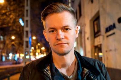 Svensk journalist hjemme etter fengsling i Tyrkia: – Lenge leve friheten