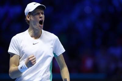 Jannik Sinner trekker seg fra Cincinnati Open på grunn av en kneskade