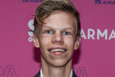 Deler rørende hyllest