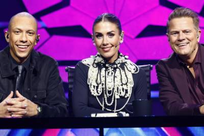 Vi anmelder låt for låt