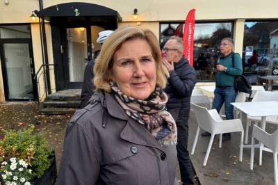Veidirektøren fikk seg en vekker på Spania-ferie. Nå kommer hun med bønn til norske bilister. 