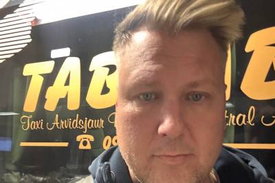 Erik (44) kjørte fotballstjerner 40 mil i taxi: – De var bekymret for ikke å rekke det