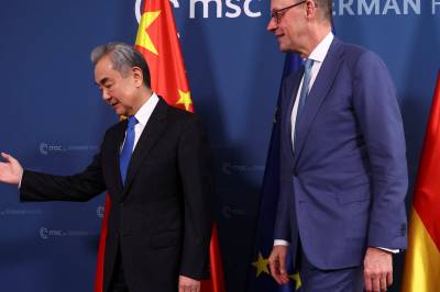 Kinas utenriksminister med Canada-skryt og håp om styrket Tyskland-samarbeid