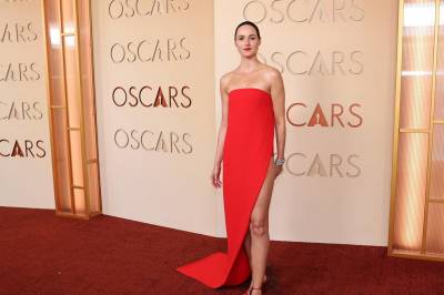 Se årets Oscar-antrekk