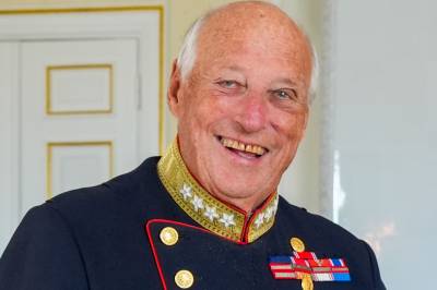 Teaterstykke om kongefamilien hadde lukket premiere dagen etter Haralds død