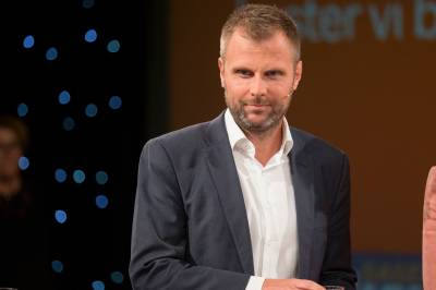 Digitaliseringsministeren vil forby KI-briller