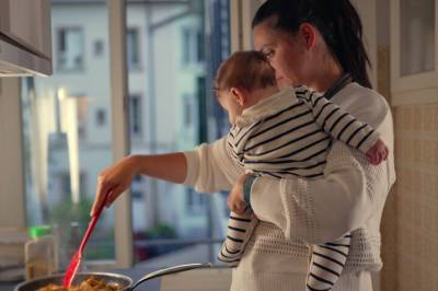 - Det er egentlig når barna har lagt seg at jobben begynner