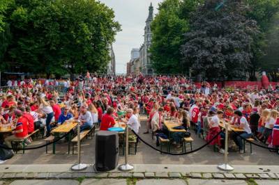 NÅ: Ser VM-kampen på storskjerm i Spikersuppa