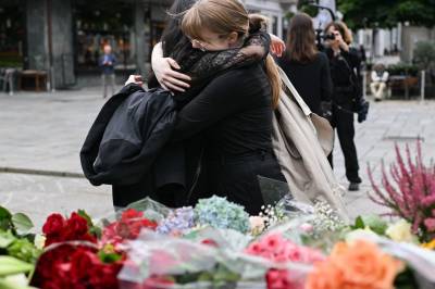 – Hva betyr landesorg? Må man gå med spesielle klær?
