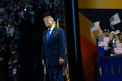 Trump på historisk møte: Langet ut mot Demokratene