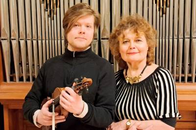 Sommerkonsert i Mariakirken med Ines Maidre på orgel og Ormar Maidre Aarvik på fiolin