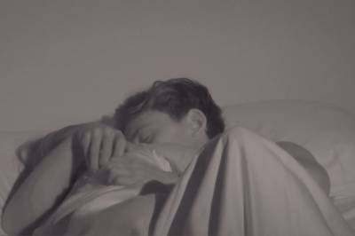 Ser seg selv på TV: – Det er tortur