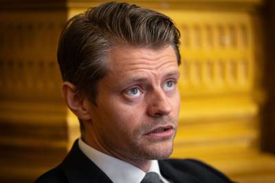 Nye militærfartøy: Ber forsvars­ministeren trekke i nødbremsen