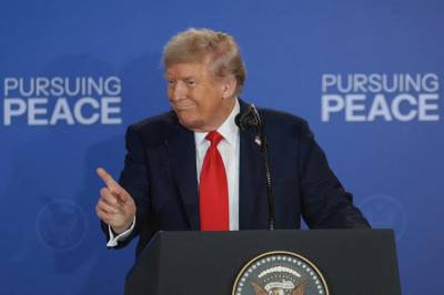 Trump ber Nato-land innføre 50–100 prosent toll på Kina