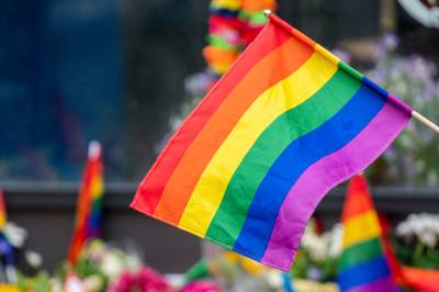 Pride-flagg ødelagt – etterforskes som hatkrim