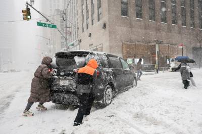 Se bildene: Dødelig vinter­storm herjer i USA