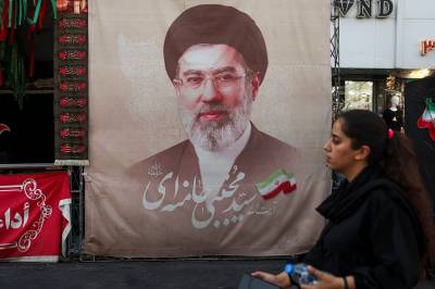 Vi vet lite om Irans nye øverste leder. Disse generalene kan avsløre hvordan han tenker.