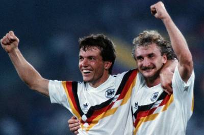 Lothar Matthäus mener det var kjærestene og ikke verdens kjedeligste trener som har skylda