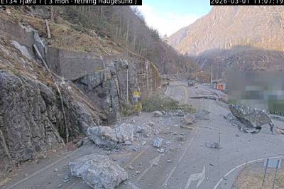 Stort steinras på E134 i Etne – sperrer veien