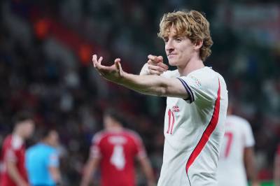 England vant mot ti mann – Yamal herjet for Spania
