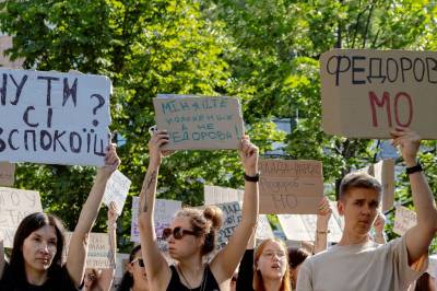 Nok en gang tar folk til gatene mot Zelenskyjs beslutning. Hvorfor skjer dette nå?
